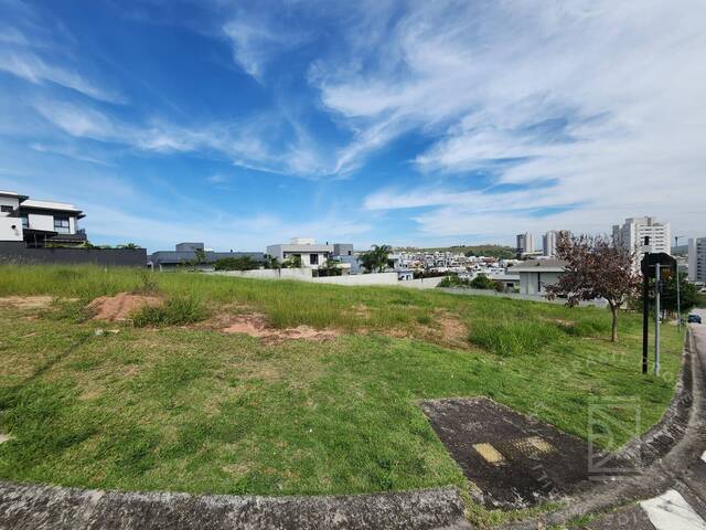 Venda em Condomínio Residencial Colinas do Paratehy - São José dos Campos