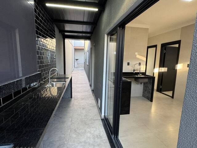 Casa para Venda em São José dos Campos - 4
