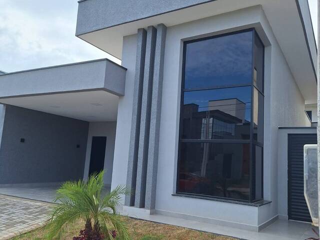 #743 - Casa para Venda em Caçapava - SP - 2