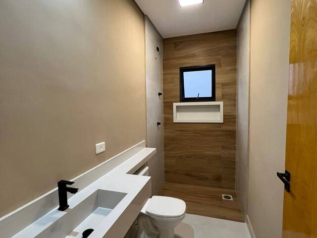 Casa para Venda em São José dos Campos - 4