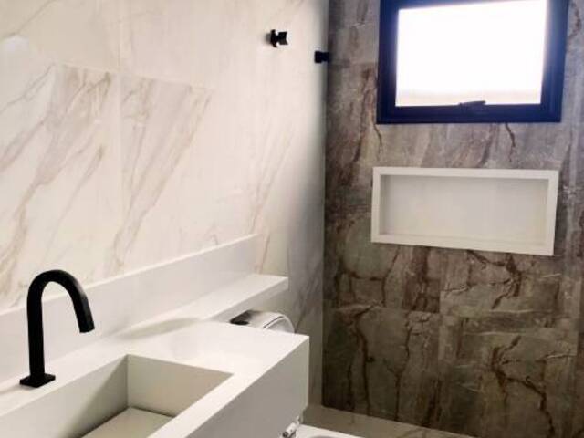 Casa para Venda em São José dos Campos - 5