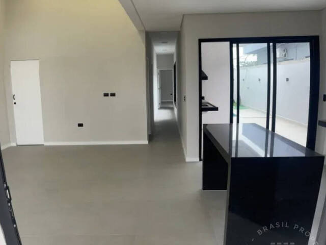 Casa para Venda em São José dos Campos - 4
