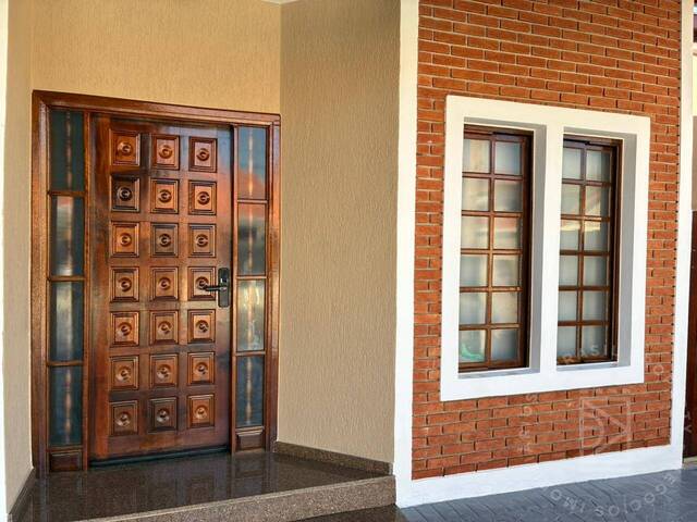 #934 - Casa para Locação em São José dos Campos - SP - 2