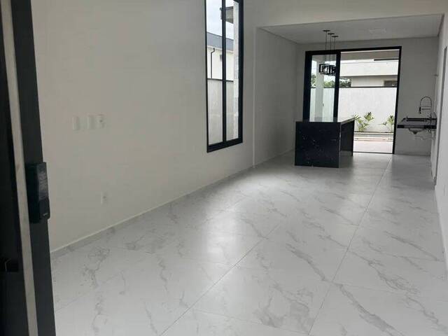 Casa para Venda em São José dos Campos - 4