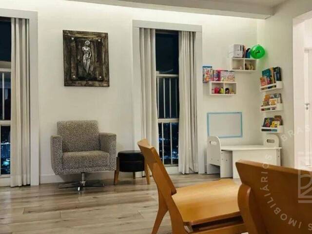 #1018 - Apartamento para Venda em São José dos Campos - SP - 2