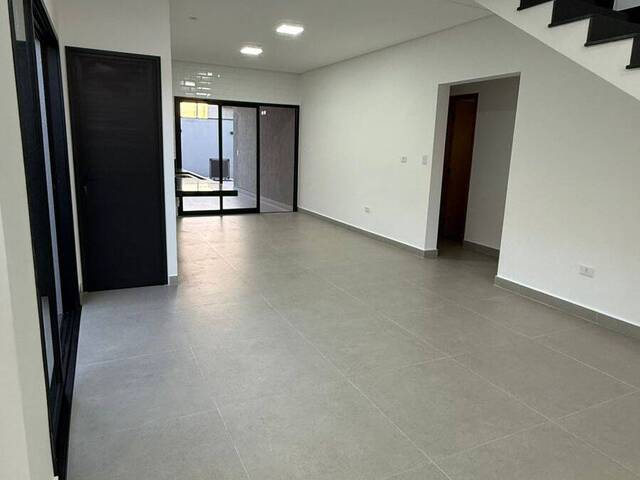 Casa para Venda em São José dos Campos - 2