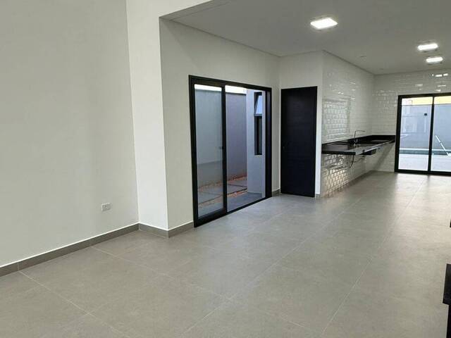 Casa para Venda em São José dos Campos - 4
