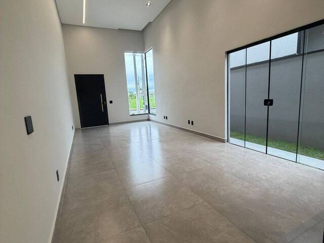 Casa para Venda em São José dos Campos - 2