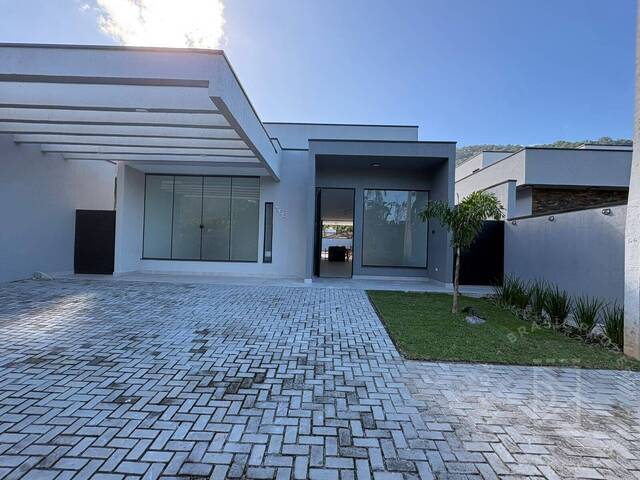 Casa para Venda em Caraguatatuba - 2
