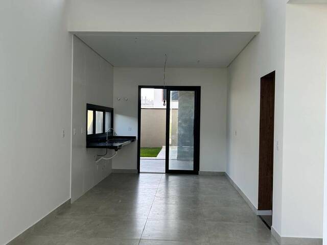 Casa para Venda em São José dos Campos - 4