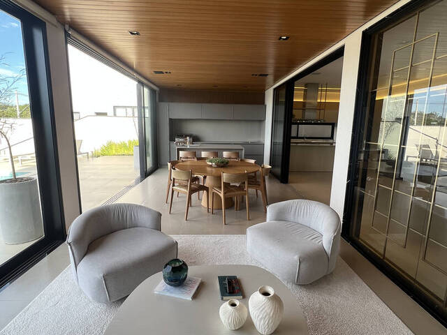 Casa para Venda em São José dos Campos - 4