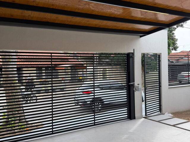 Casa para Venda em São José dos Campos - 4